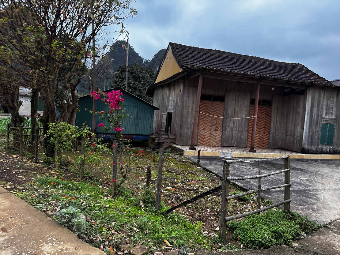 Every year when the valley floods, people move from their main home (on the right) to their floating home (the blue one) for 6-8 weeks until the water goes down.